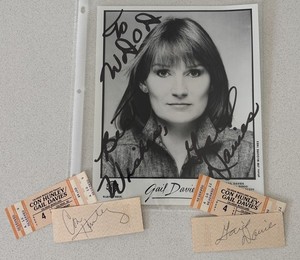 VINTAGE Gail Davies Autographed 8x10 Photo WDOD And Concert Tickets W/Con Hunley