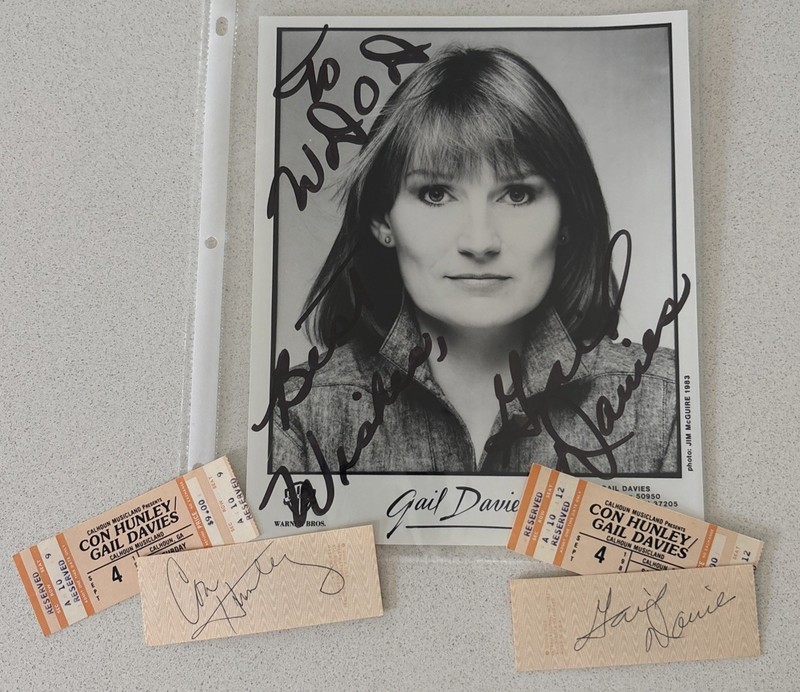 VINTAGE Gail Davies Autographed 8x10 Photo WDOD And Concert Tickets W/Con Hunley