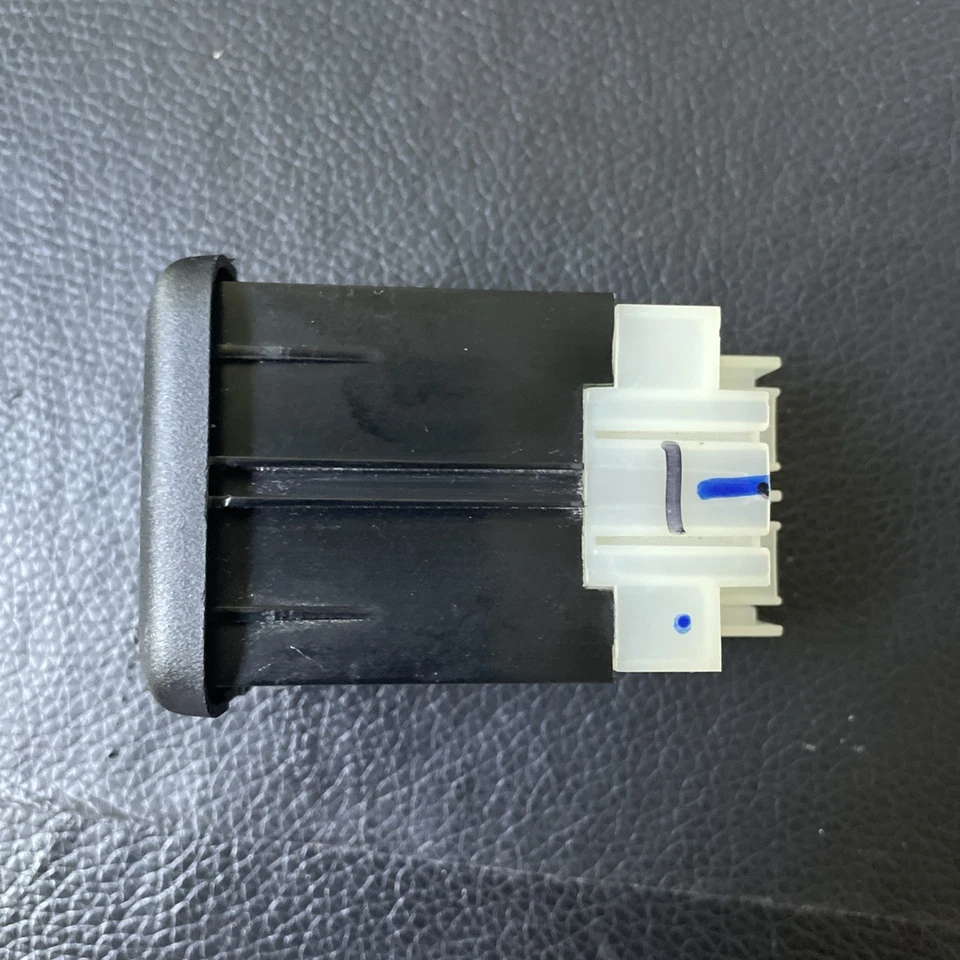 Genuine ACDelco Black USB Receptacle 13583046 - Image 4 of 4