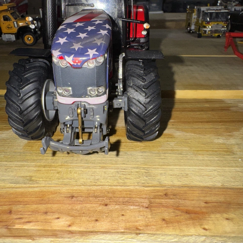 UNIVERSAL HOBBIES 4204 1:32 SCALE MASSEY FERGUSON 8690 USA FLAG LIMITED EDITION - Image 3 of 4