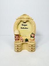 Vintage Elegant Floral Vanity Dresser Picture...