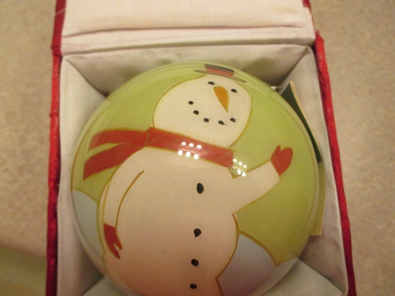 New in box w tag 4" glass SNOWMAN ornament ball hand painted David Walker