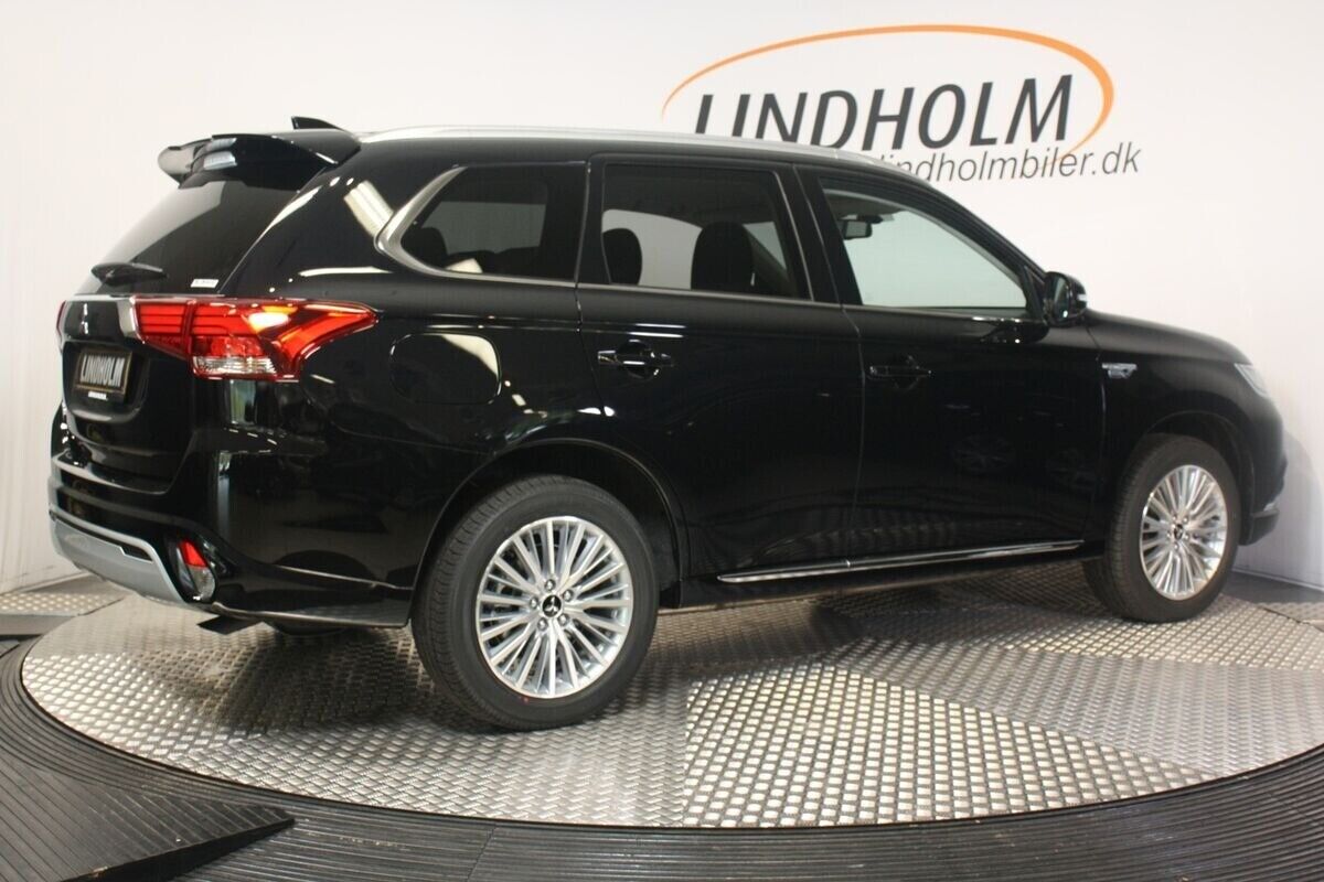 Mitsubishi Outlander 2,4 PHEV Inform+ CVT 4WD