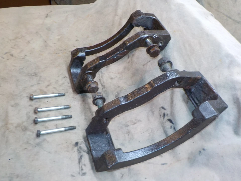 01 02 Dodge Ram 2500 left right rear axle disc brake caliper mount brackets - Изображение 4 из 4