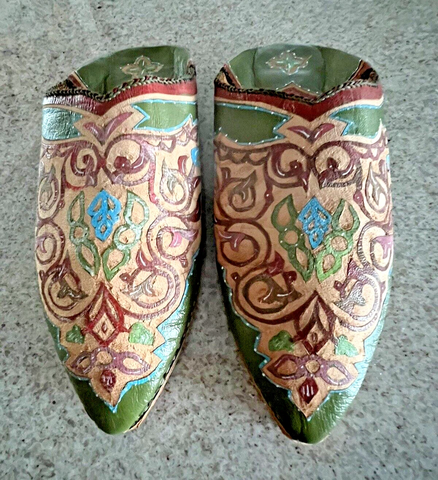 Chamois Leather Slippers With Hand-Painted Design Slip Ons (6.5M) - Image 3 of 4