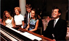 Postcard United Citizens for Nixon-Agnew - 1968 Election - Richard & Pat Nixon
