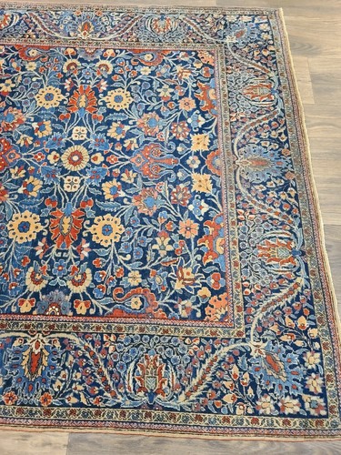 Circa 1880s handwoven Faraghan rug ESTATE SALE size 4'5"×6'5" collectable item - Picture 9 of 12