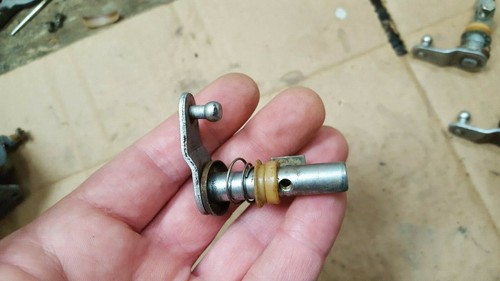 72-77 Honda CB350 F CB400 "FOUR" carburetor throttle lift arm lever shaft ASSY - Bild 2 von 4