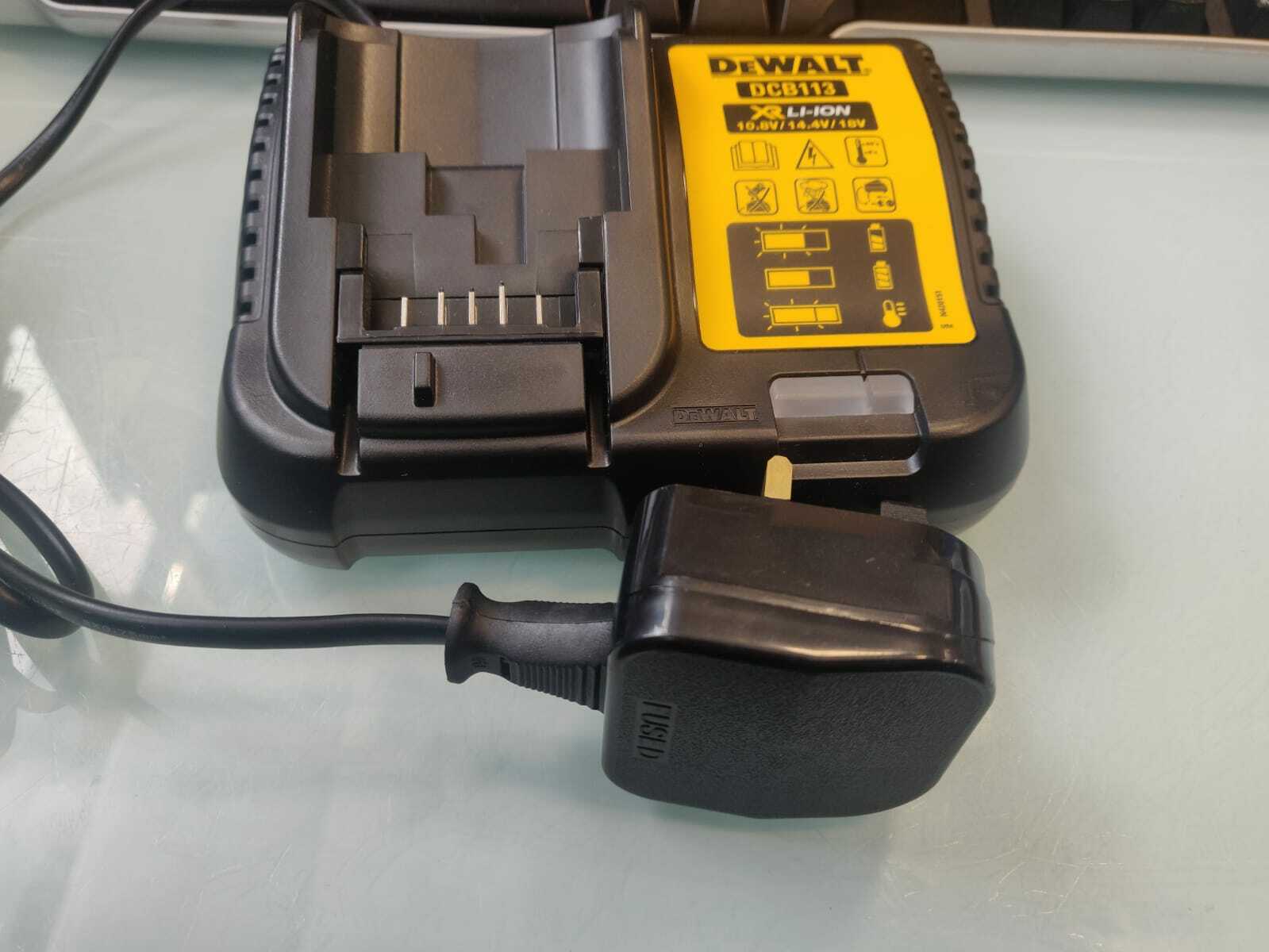 Chargeur 10,8V à 18V li-ion - DEWALT DCB112