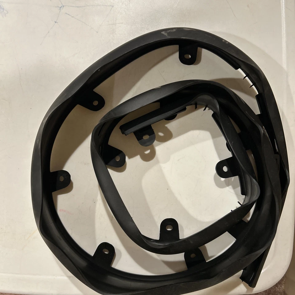 GM OEM 25761497  06-09 Buick Lucerne Front Bumper Skirt Deflector Lower Lip Val. Foto 3 de 4