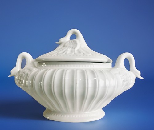 Porto Portugal Swan Soup Tureen Set with Lid, Ladle & Underplate – White - Picture 8 of 9
