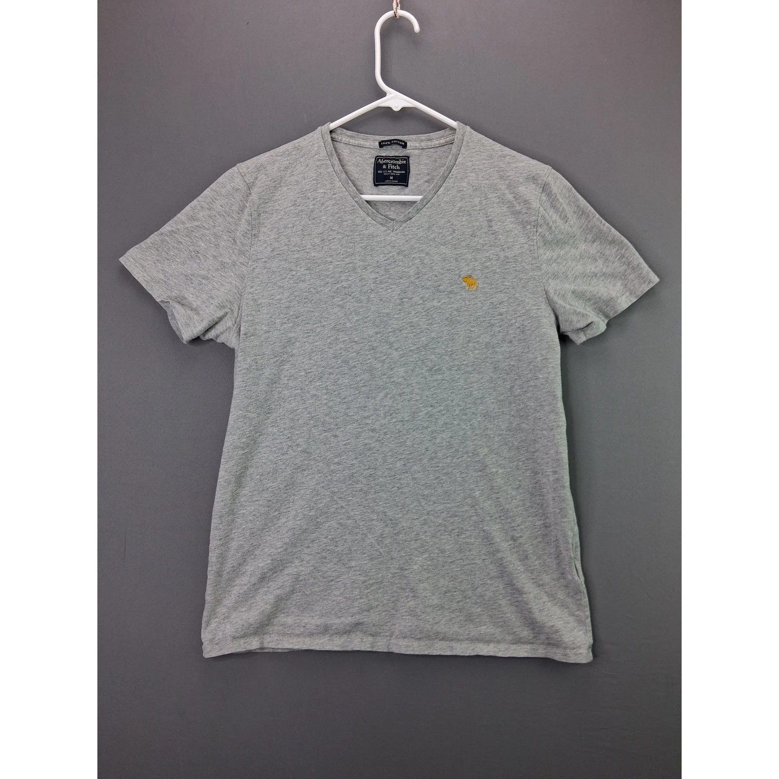 Abercrombie & Fitch T-Shirt V-Neck Size M Gray Embroidered Moose Cotton Short
