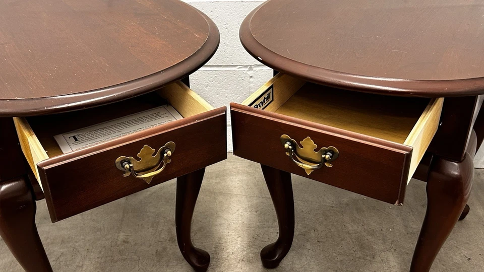 Broyhill Mid Century Oval Cherry End Table / Side Table Set Of 2 - Image 3 of 4