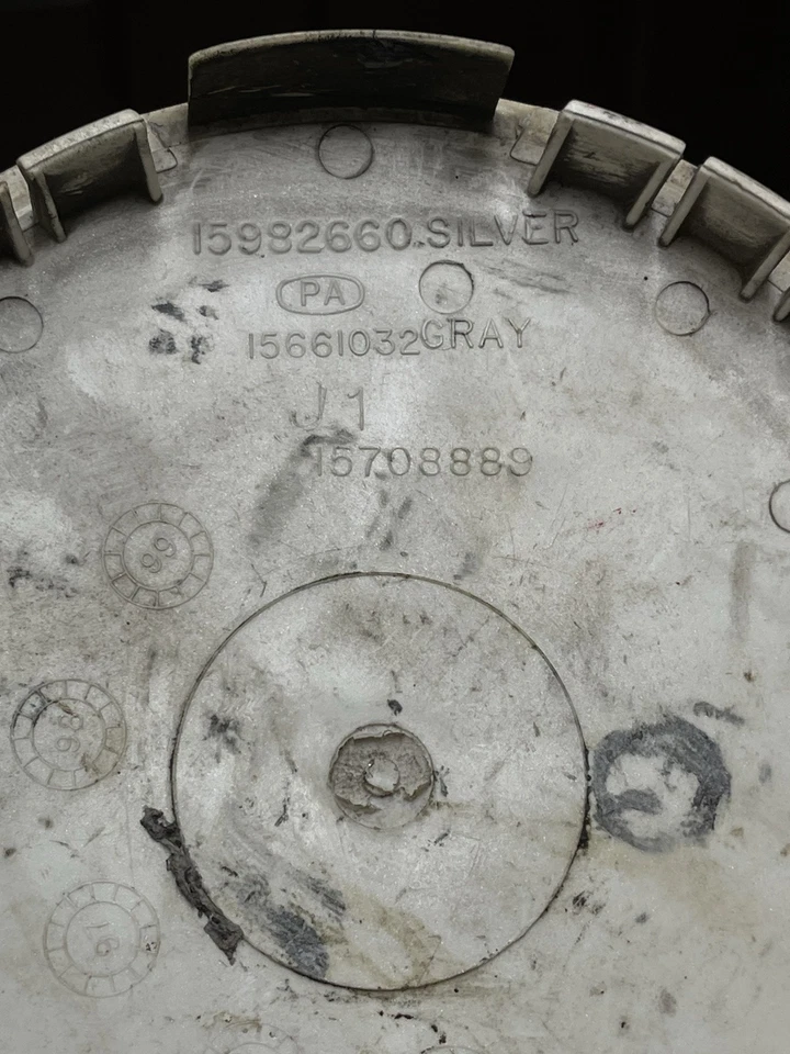 GMC Jimmy Sonoma S-15 1994-1997 tapa central de rueda plateada 15982660 Foto 3 de 4