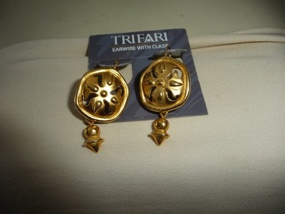 TRIFARI  DANGLE TEXTURED GOLD TONE 1 1/4'' L    PIERCED EARRINGS #5/26