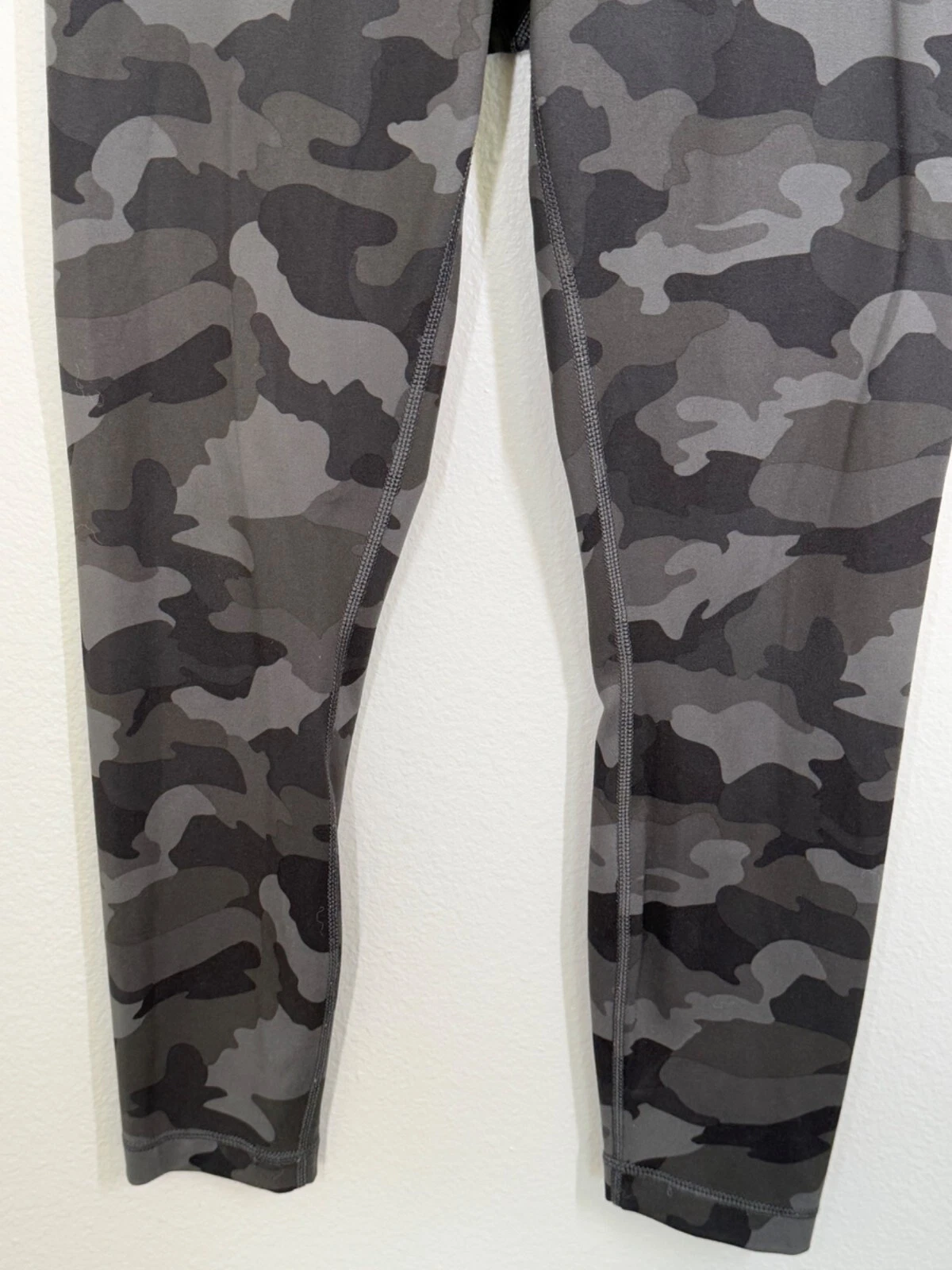 yogalicious lux camouflage print 7/8 ankle gym yoga euc leggings