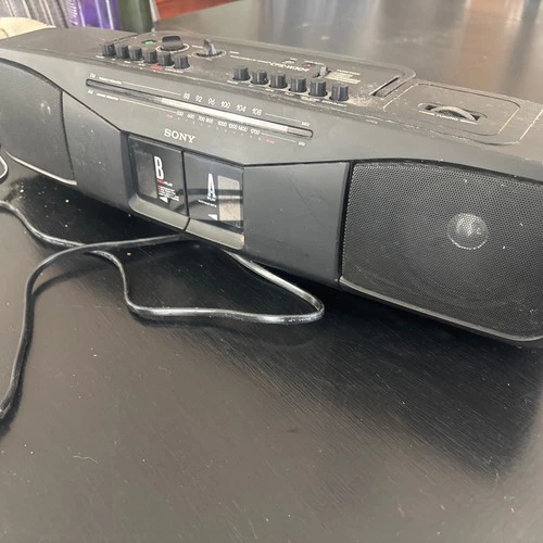 Sony CFS-W304 AM/FM Cassette Boom Box for parts, with antenna and power cord
