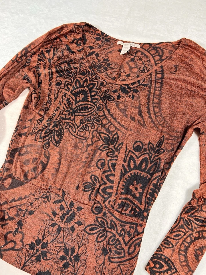 Suéter floral de manga larga American Rag Cie para mujer Foto 3 de 4