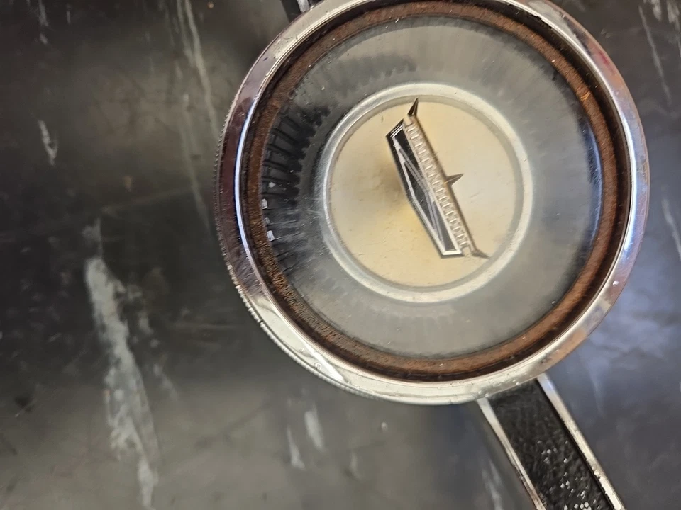 1965 65 FORD FAIRLANE Б/У OEM РУЛЕВОЕ КОЛЕСО РУПОР КОЛЬЦО И КРЫШКА C5AA-13A800-C - Изображение 3 из 4