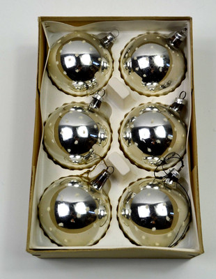 alter Baumbehang Christbaumkugel silber mit Punkten Baumschmuck Weihnachten 9561