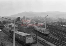 PHOTO  2 CAR SET DRAWING OUT OF SKIPTON STATION WITH A LEEDS   MORECAMBE WORKING
