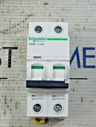 Interruttore automatico in miniatura PA66, custodia ignifuga, interruttore automatico 4P per edifici commerciali, CA 400 V (25 A) | Leroy Merlin