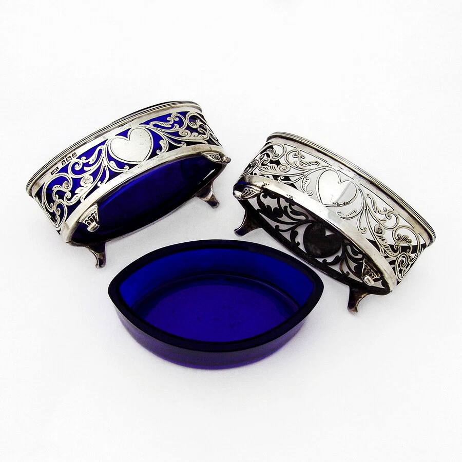 Cutwork Heart Scroll Open Salts Pair Cobalt Glass Sterling 1910 Birmingham Foto 2 de 3