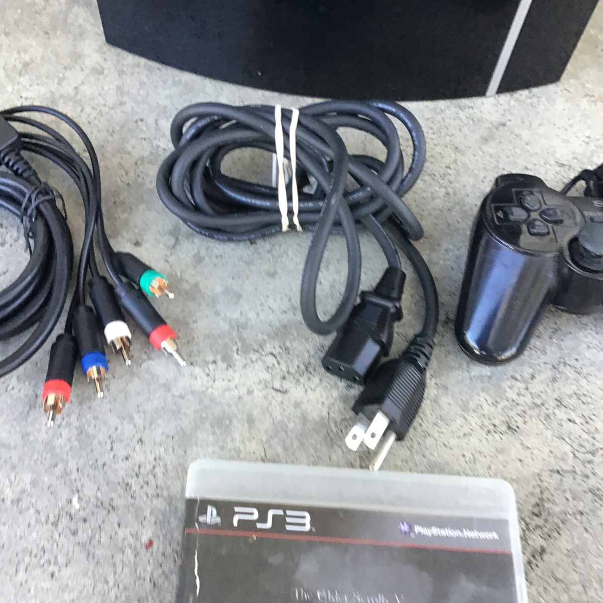 Sony PlayStation 3 80GB PS3 Console w/ Controller and Skyrim