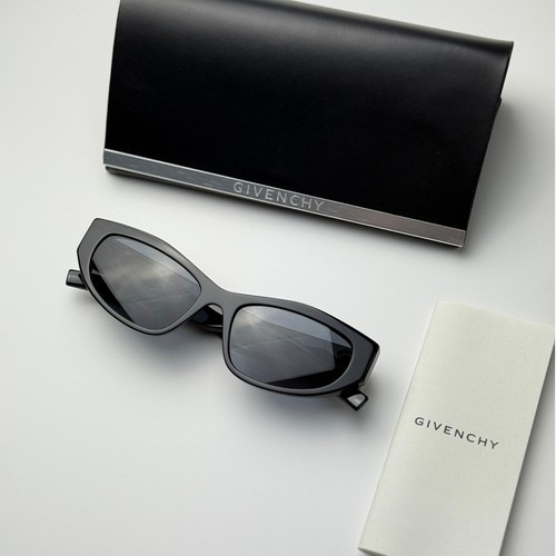BRAND NEW Givenchy Sunglasses GV40078I 01A Shiny Black/Gold Women - Picture 10 of 10