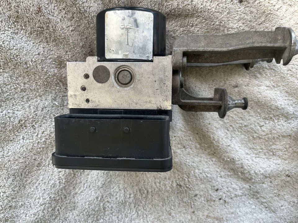 Dodge Charger Chrysler 300 Magnum 2005-2007 bomba y módulo ABS OEM P04788060AC Foto 4 de 4