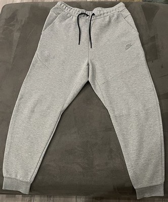 Nike Tech Fleece-Jogger grau Größe M sehr Guter Zustand 