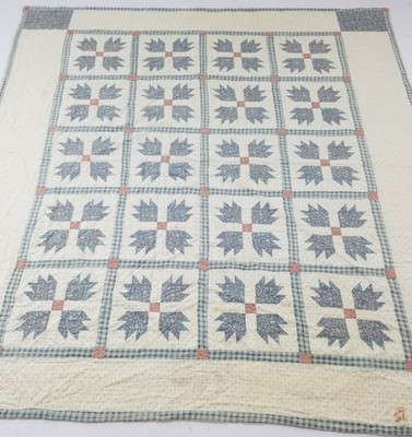 Vintage Handarbeit schönes amerikanisches Patchwork Muster bunt Quilt 79x75 Zoll