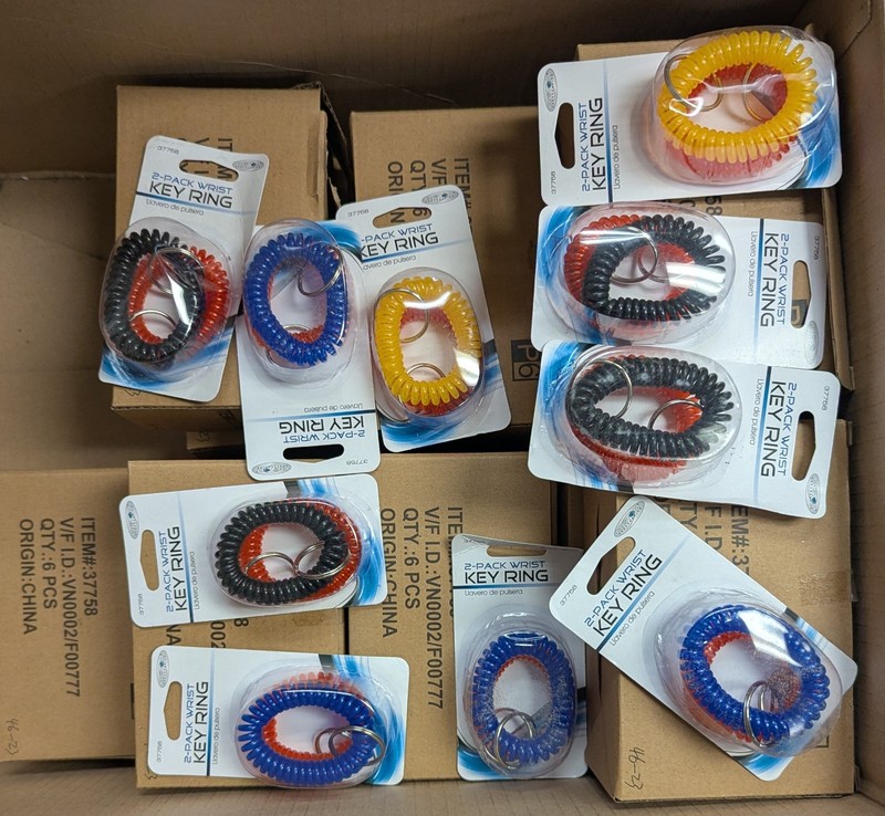 LOT OF 100 CUSTOM ACCESSORIES 2pc WRIST KEY RING SET NEW IN PACKAGE