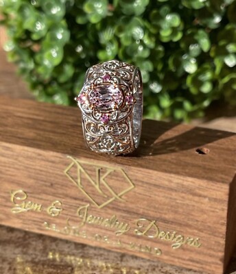 Ovaler Kunzit und rosa Saphir Sterlingsilber breiter Band Solitär Ring