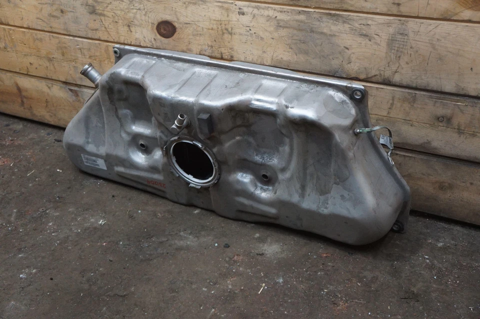 11.1 US Gallon Gasoline Fuel Tank Stainless Steel 16117393746 OEM BMW i8 2014-19 Foto 3 de 4