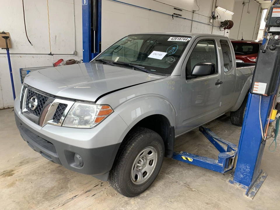 Conjunto de luz trasera derecha usada se adapta a: Nissan Frontier 2014 cuarto montado en panel Foto 3 de 4