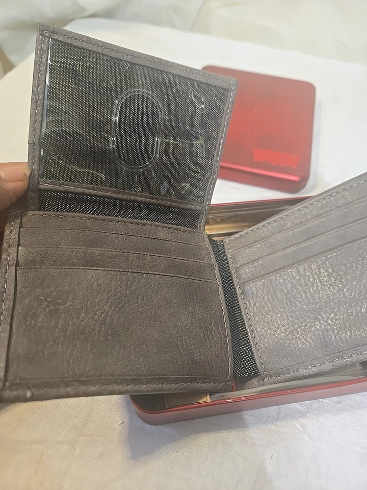 Levi's Men's Bifold Coated Leather Wallet Gray 31LV2210 - Image 3 of 4