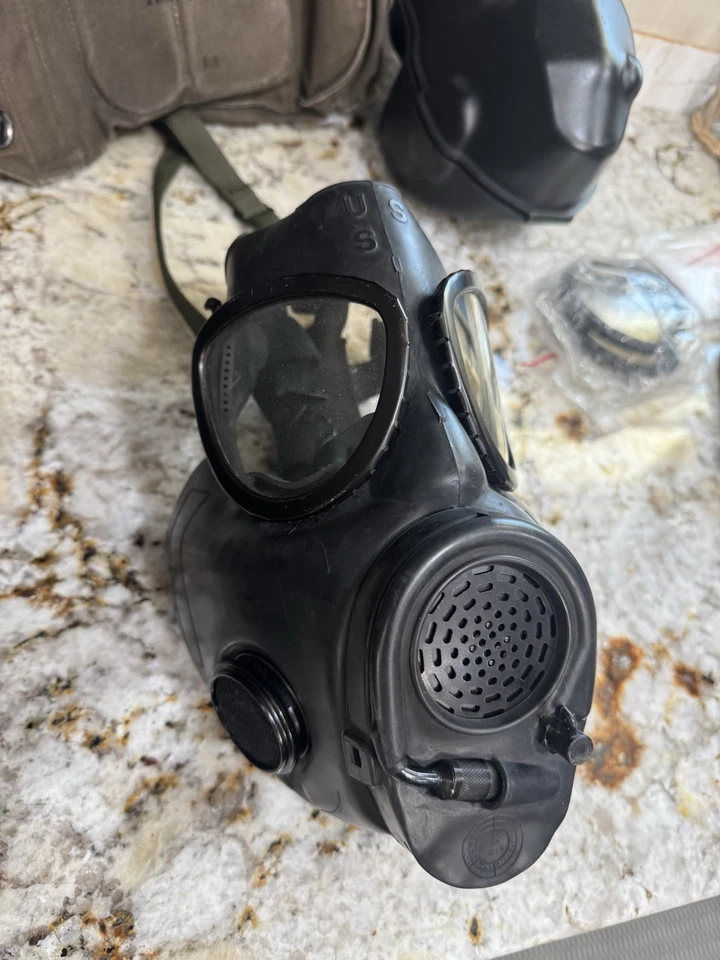 Máscara antigás M17 talla pequeña 1986 con bolsa de lona, bolsa impermeabilizante y lentes adicionales Foto 3 de 4