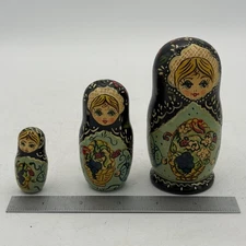 Vintage Hand Painted Russian Matryoshka Nesting Dolls Set of 3 Signed
