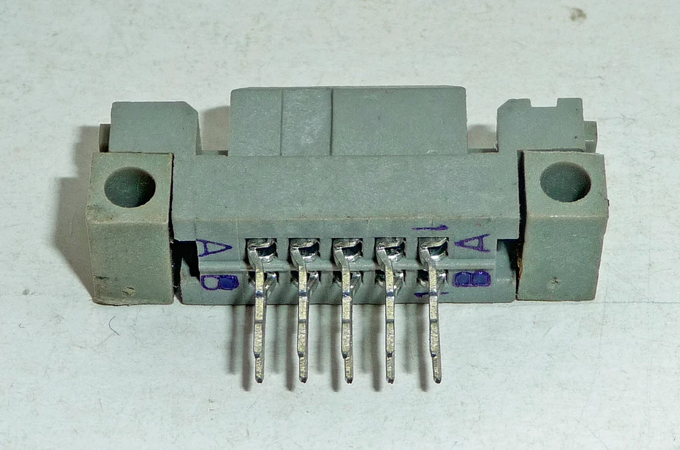 Buchse 8,5mm breit aus EFS-System 10-polig, Lötanschluß - Bild 2 von 2