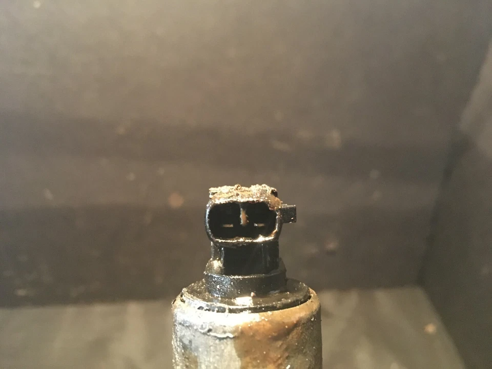 07-08 Ford Edge Cyclone DOHC 3.5L Rear Cylinder Head VVT Solenoid - Image 2 of 3