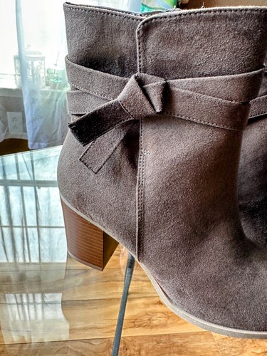 Womens American Eagle Brown Suede Ankle Boots Round Toe US Size 7 Block Heel - Picture 2 of 7