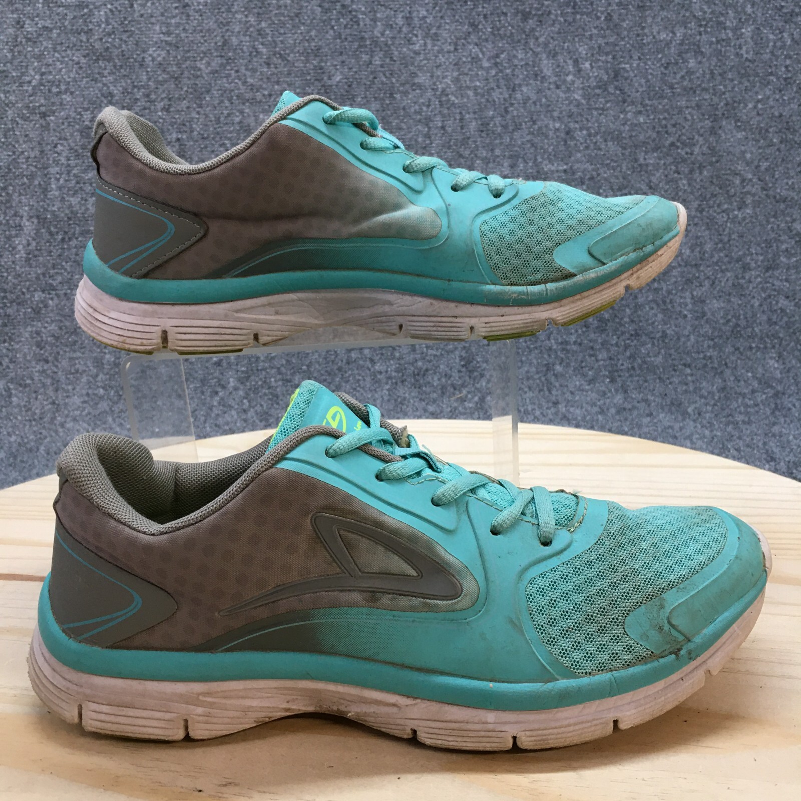 Gray Round Toe Low Top Athletic