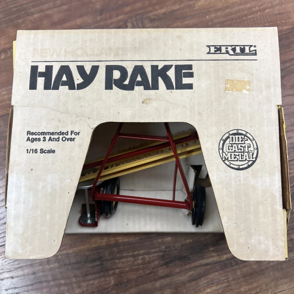 ERTL New Holland 1987 vintage, rastrillo de heno, #316, escala 1/16, hecho en EE. UU., nuevo Foto 3 de 4