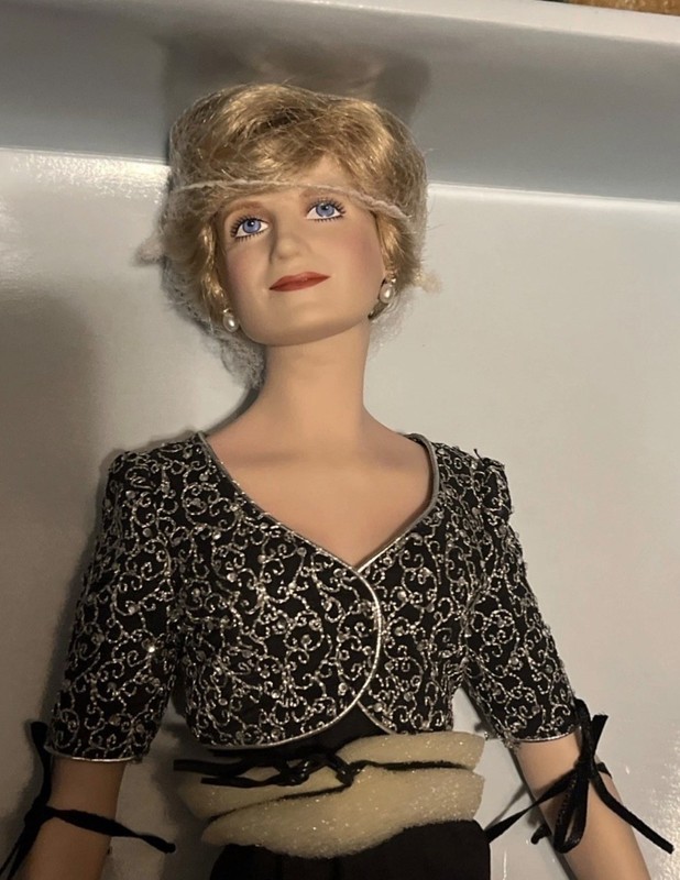 Franklin Mint Diana Princess Of Wales Porcelain Portrait Nobility Doll