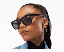 QUAY WIRED MEDIUM BLACK/SMOKE POLARIZED SUNGL...