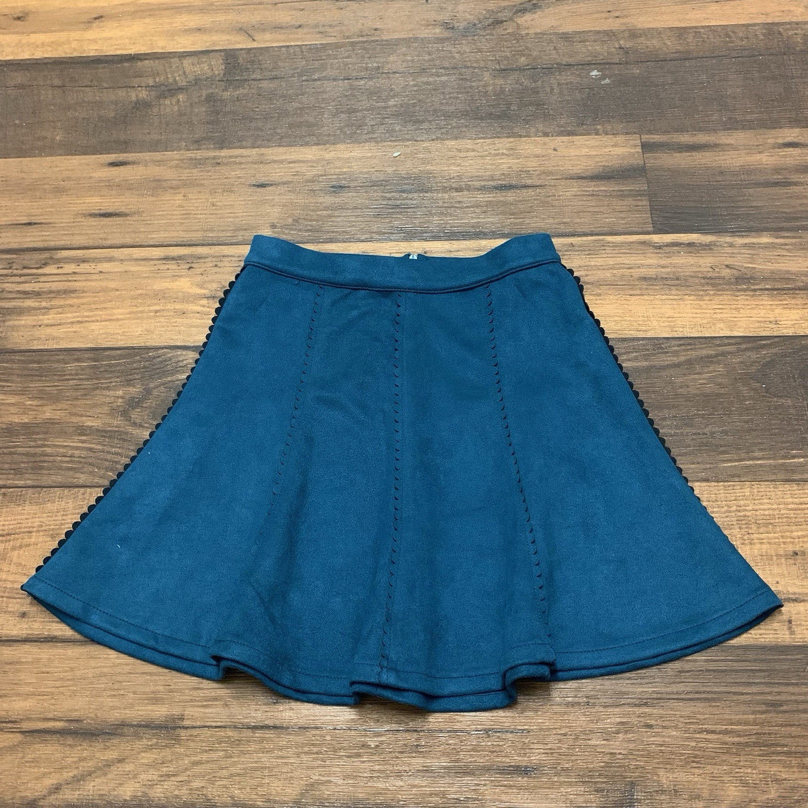 Mi Ami By Francesca’s Teal Scalloped Mini Skirt Size XS Velvety