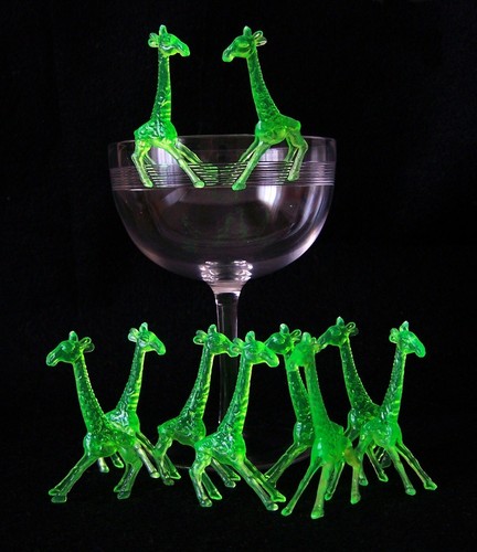 Set of 10 Retro Style Cocktail Wine Glass Neon Green Giraffe Plastic ...