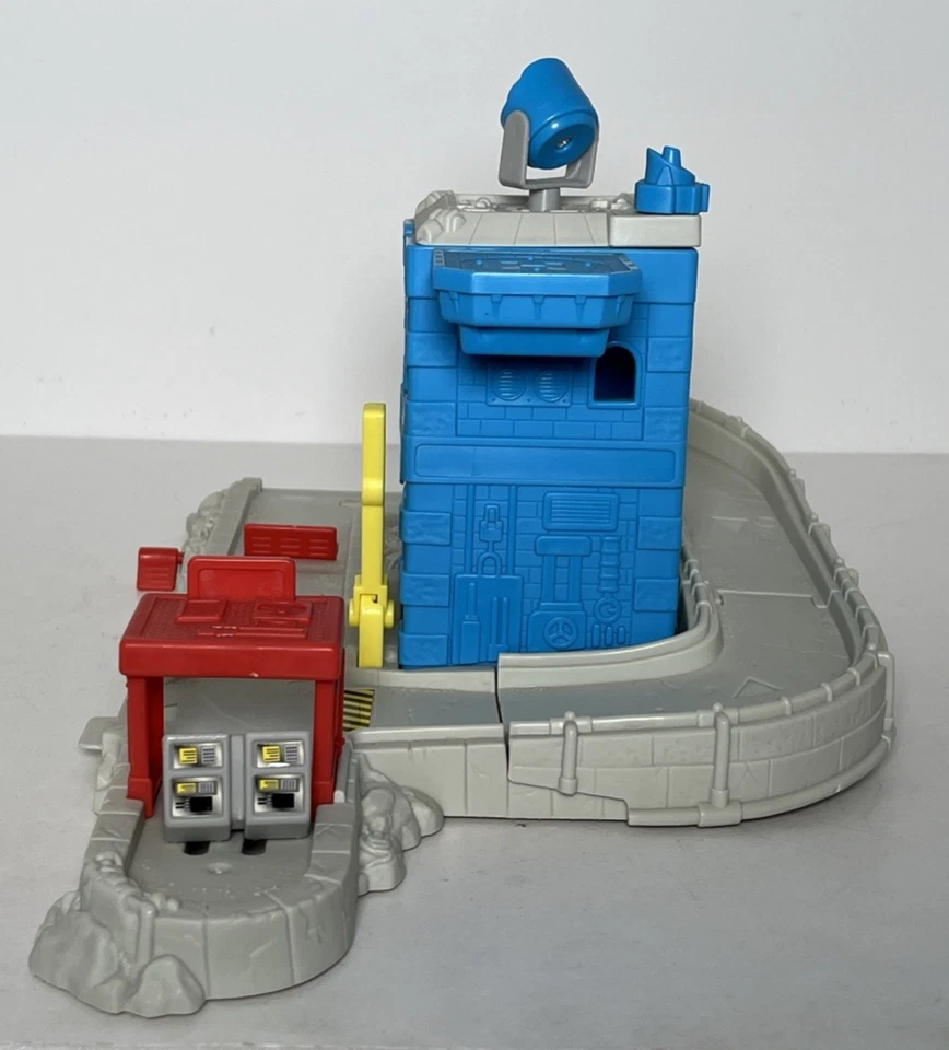 2001 MATCHBOX Roll 'n Rescue POLICE STATION No Cars Included Mattel 128IGB - Image 3 of 4