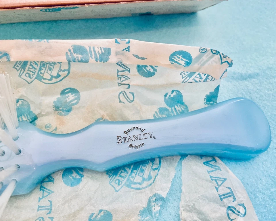 NUEVO Cepillo de pelo nacarado azul cielo vintage STANLEY cerdas de nailon Nuevo de Lote Antiguo Foto 3 de 4